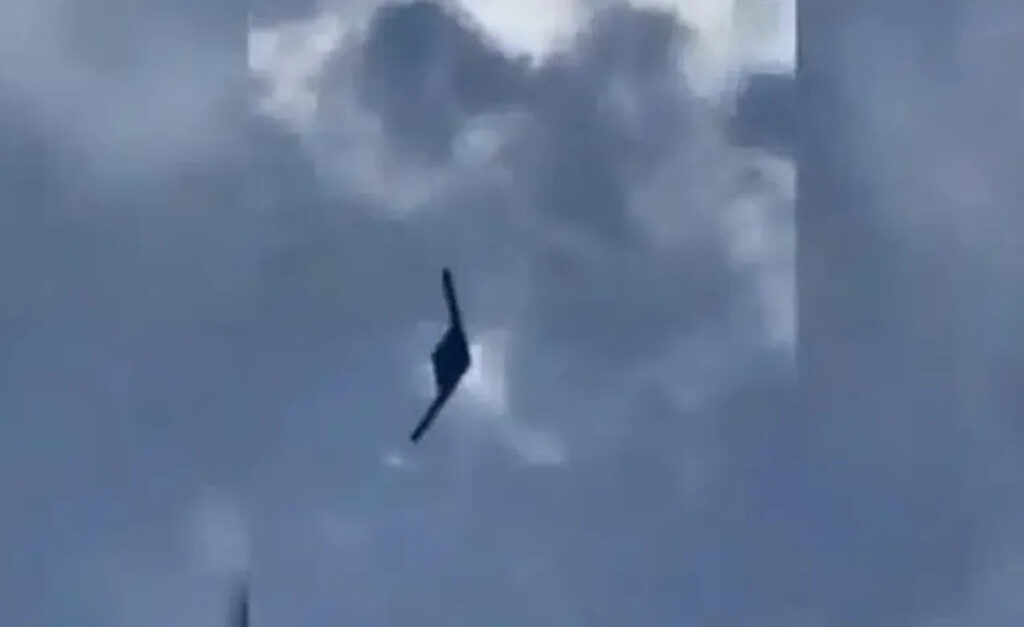 Μυστήριο στη Λάρισα: Εμφανίστηκε το απόρρητο RQ-180 στον ελληνικό ουρανό