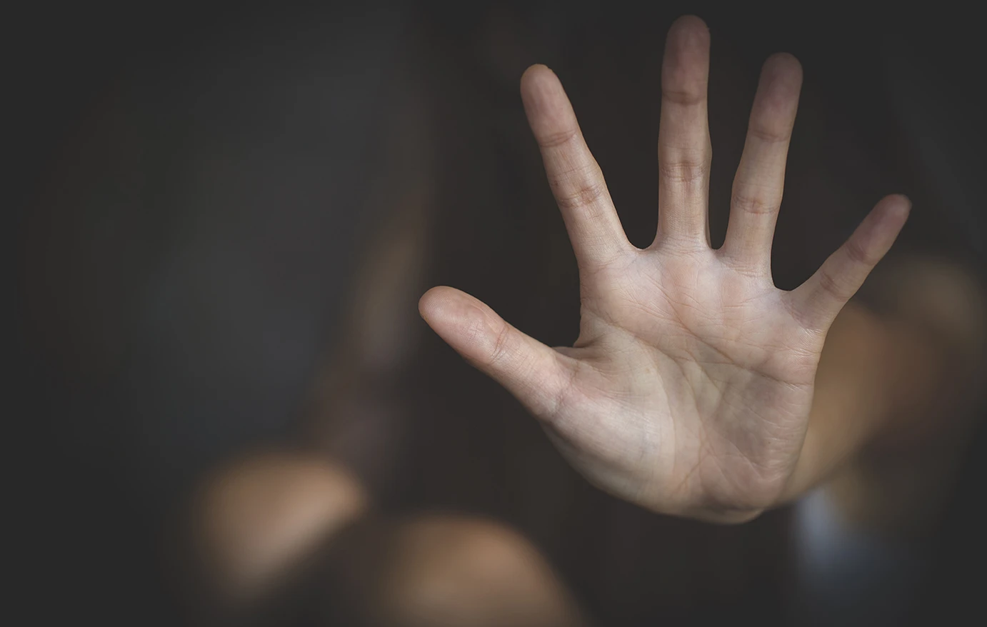 Φρίκη! Δασκάλα βίαζε και κακοποιούσε 5χρονη και έστελνε βίντεο στον σύντροφό της