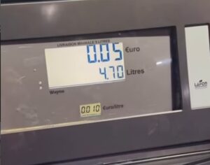 Χαμός σε βενζινάδικο-Έδινε 1 ευρώ τα 100 λίτρα