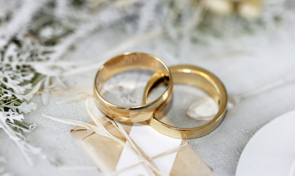 Σκηνές τρόμου σε γαμήλιο γλέντι στο Μενίδι: Ξυλοκόπησαν καλεσμένο και τον έσυραν στην πίστα