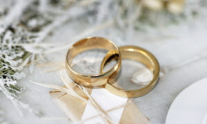 Σκηνές τρόμου σε γαμήλιο γλέντι στο Μενίδι: Ξυλοκόπησαν καλεσμένο και τον έσυραν στην πίστα